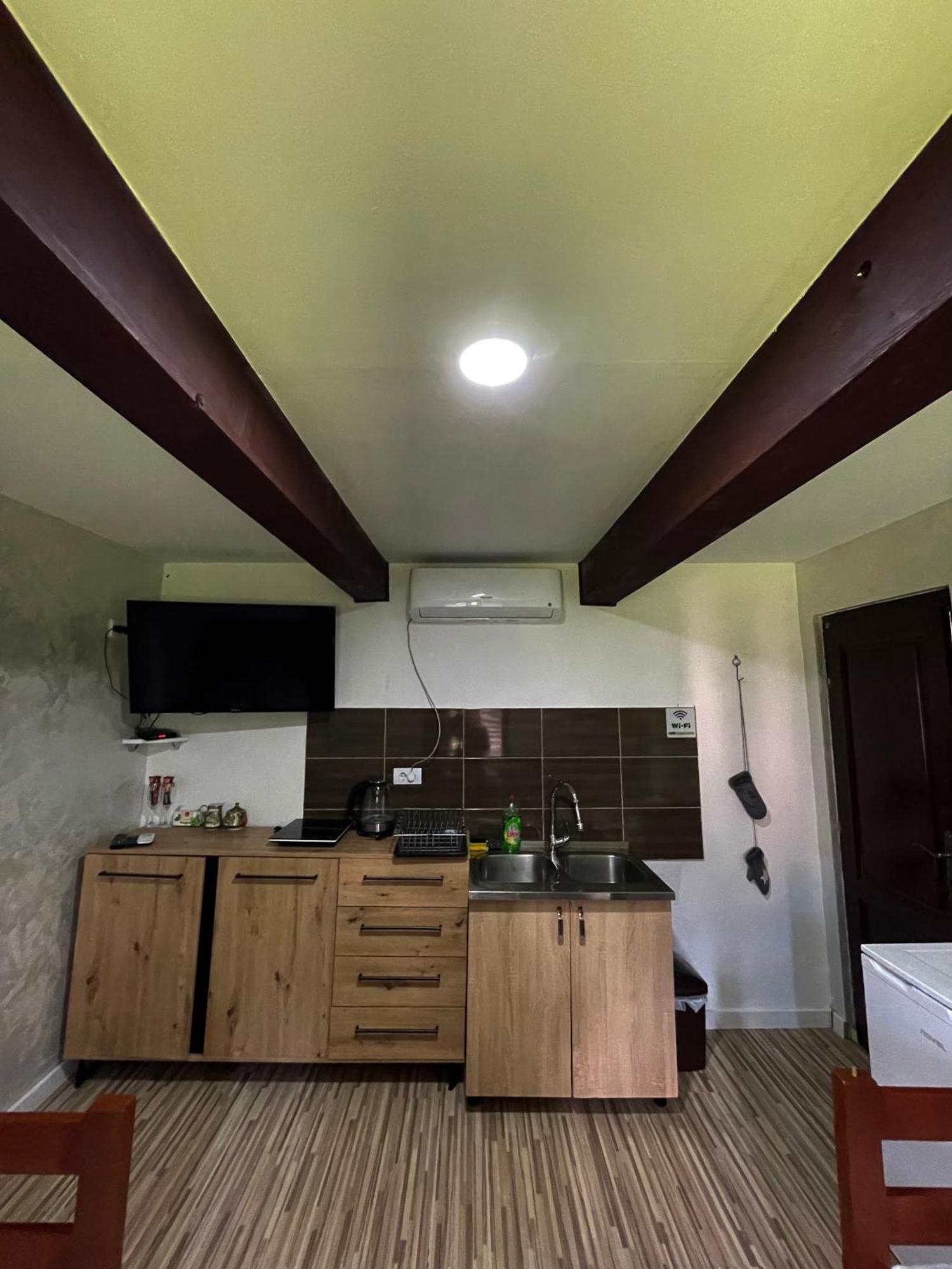 Rooms P&L พลาฟ ภายนอก รูปภาพ